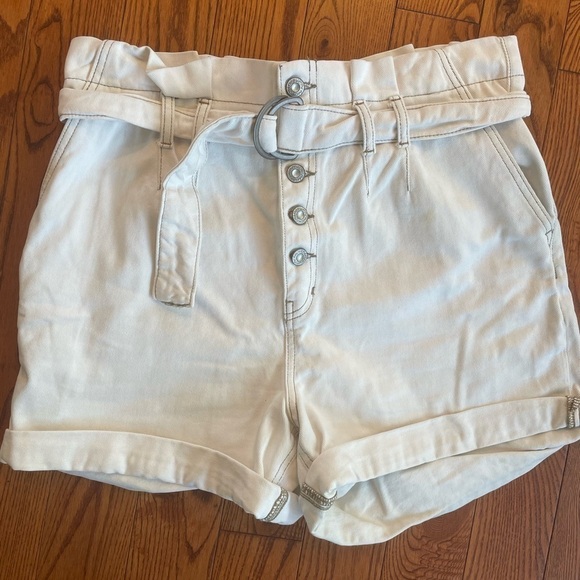FREE PEOPLE CINDY UTILITY SHORTS PAPER BAG WAIST WHITE IVORY DENIM PLEATED SZ 8 - Picture 1 of 7